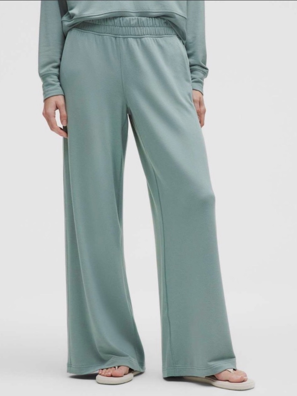 Lululemon BeCalm Mid-Rise Wide-Leg Pant
Crater Blue